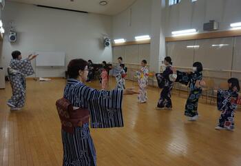 日本舞踊体験の様子