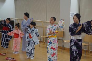 日本舞踊体験の様子